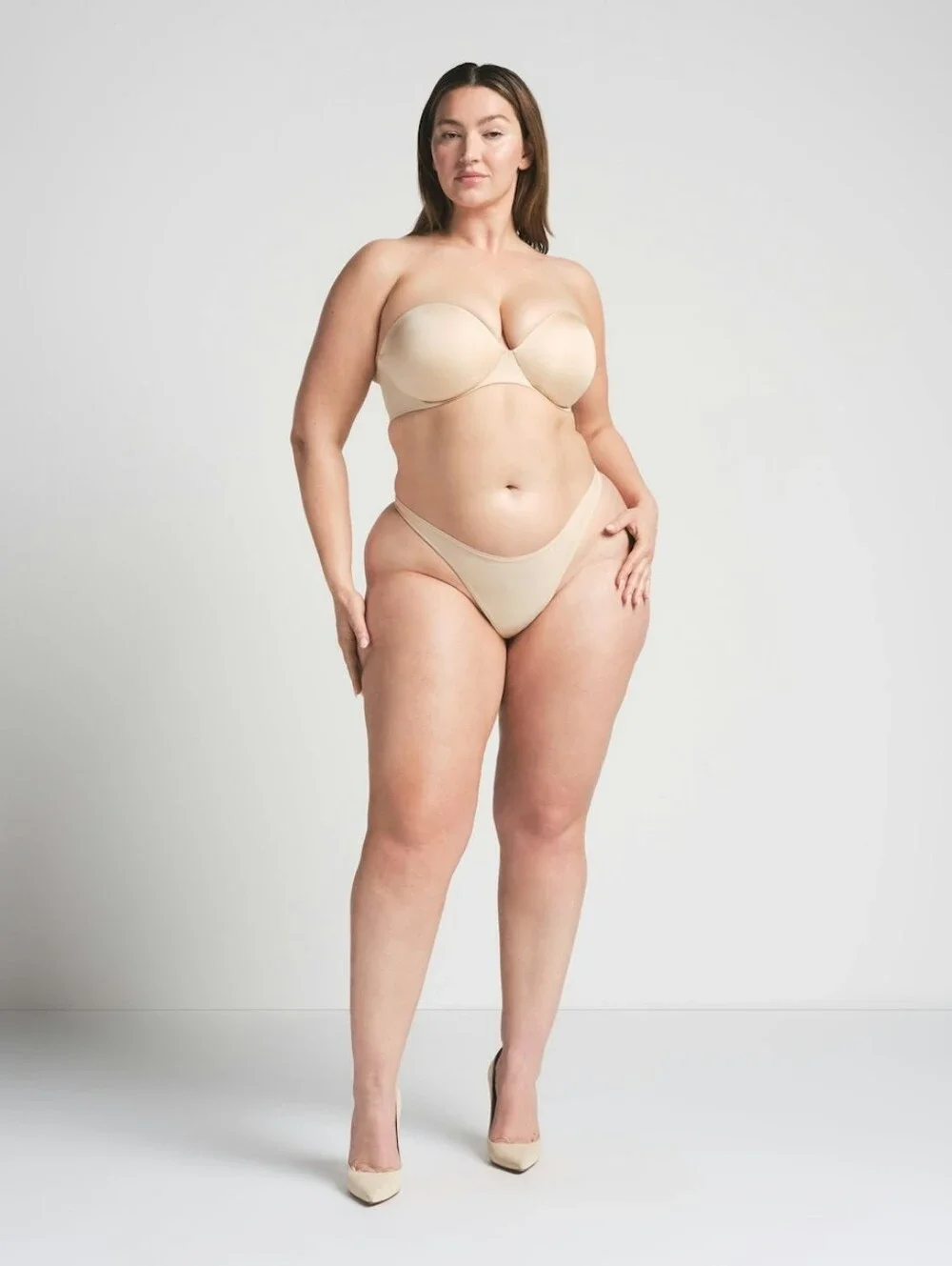 NWT Skims Ultimate Strapless Push Up Bra Light Nude Sand 34DD Comes With Straps